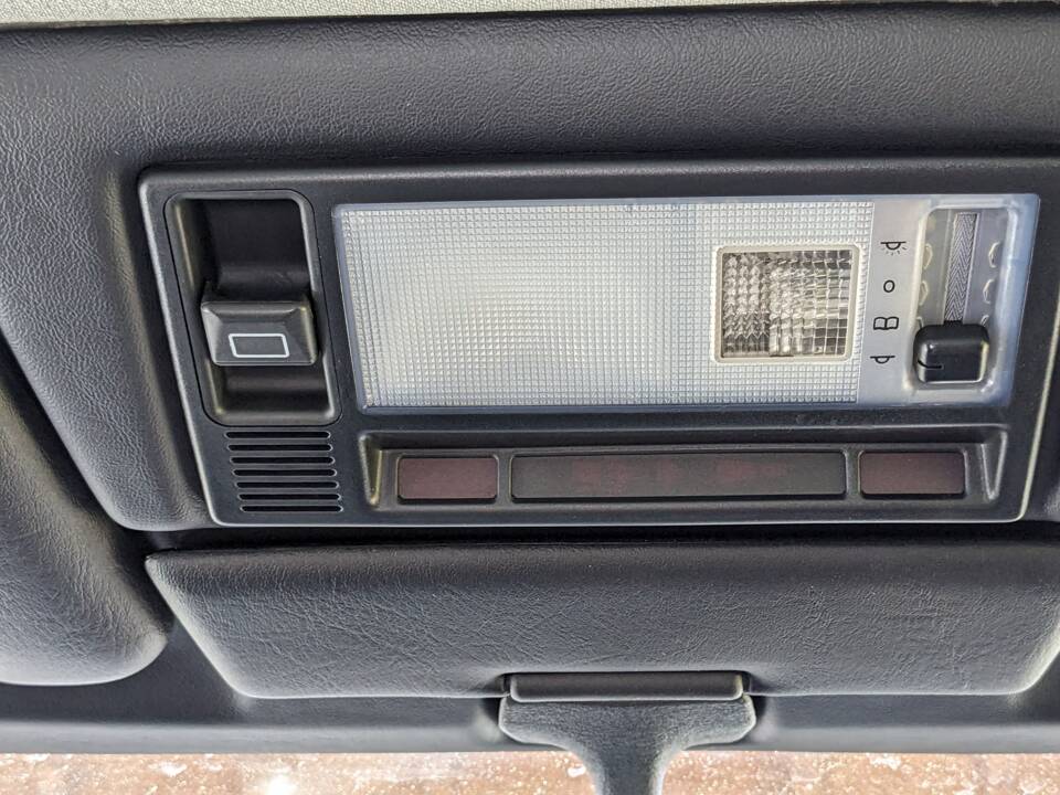Image 18/29 of Mercedes-Benz 500 SEL (1990)
