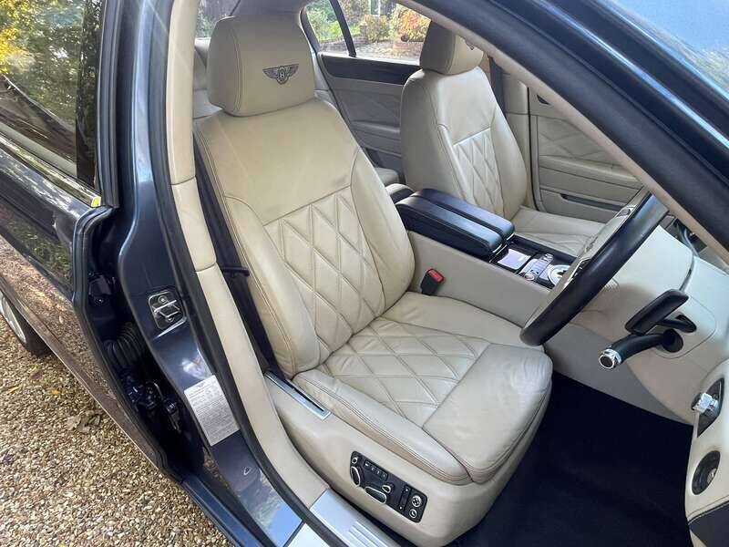 Image 24/50 de Bentley Continental Flying Spur (2010)