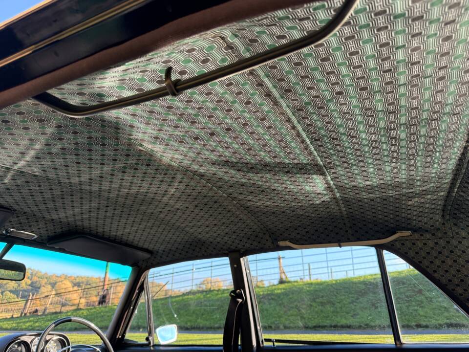 Bild 17/37 von Mercedes-Benz 280 SE 3,5 (1972)