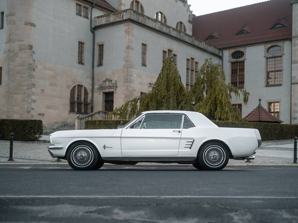 Image 39/53 of Ford Mustang 200 (1966)