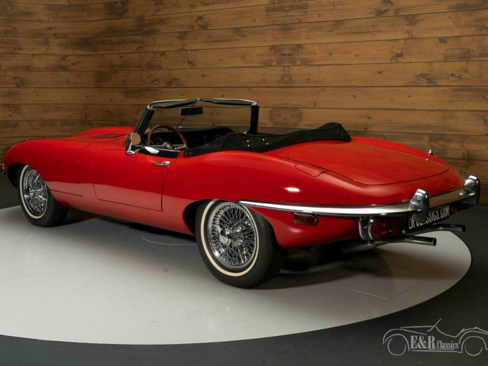 Image 6/19 de Jaguar E-Type (1969)