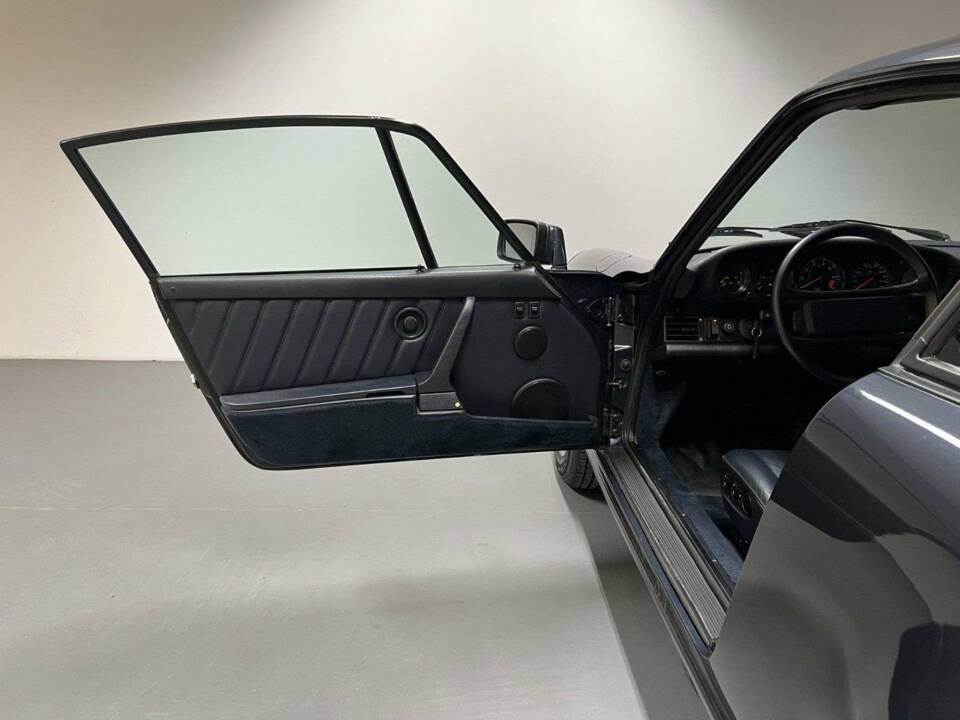 Bild 11/15 von Porsche 911 Carrera 3.2 (1988)