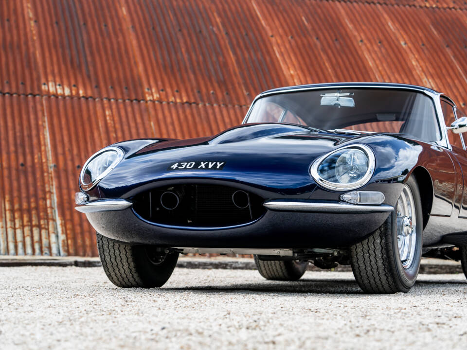 Image 14/39 of Jaguar E-Type &quot;Lightweight&quot; (1962)