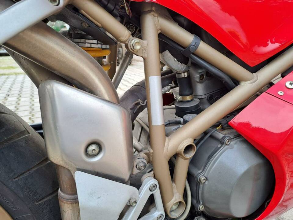 Immagine 33/37 di Ducati 748 S (2000)