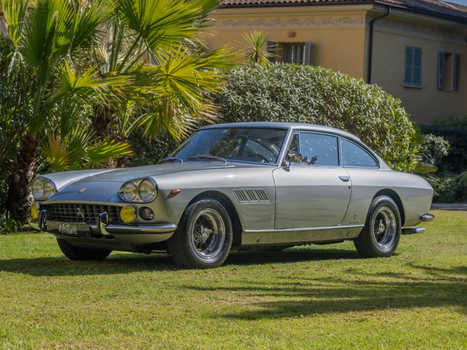 Imagen 7/47 de Ferrari 330 GT 2+2 (1964)