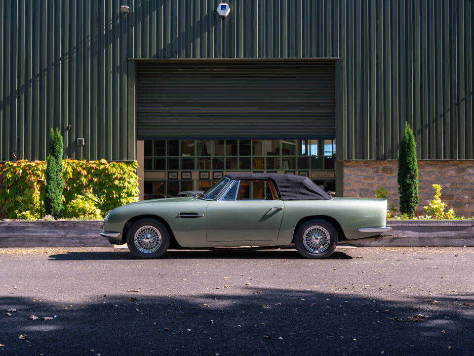 Afbeelding 76/78 van Aston Martin DB 6 Vantage Volante (1967)