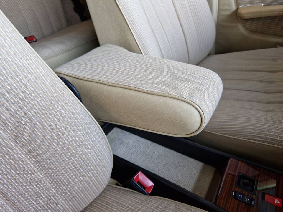 Image 9/24 of Mercedes-Benz 280 TE (1983)