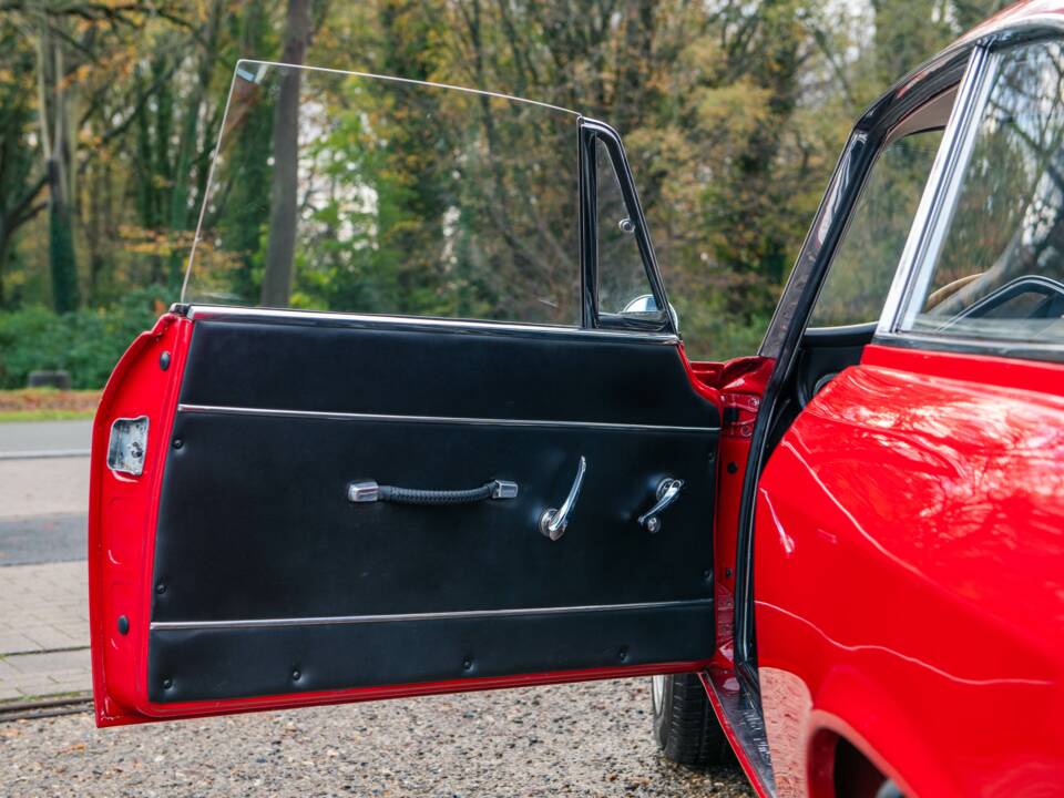 Image 19/31 of Alfa Romeo Giulia Sprint GTA (1966)