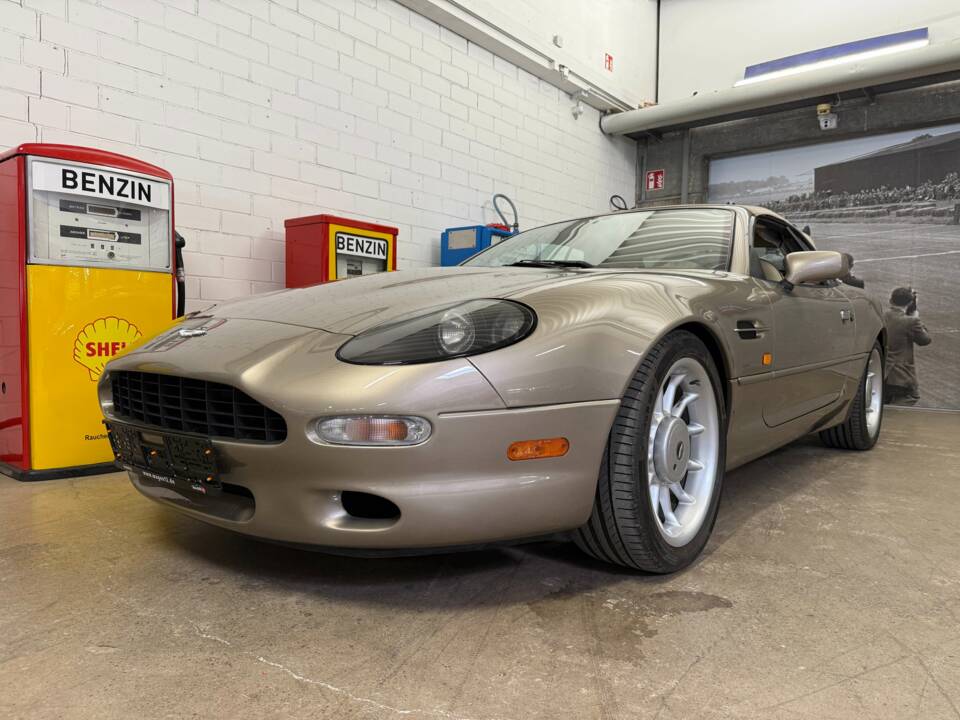 Immagine 2/17 di Aston Martin DB 7 Volante (1998)