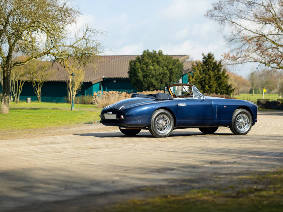 Image 10/50 of Aston Martin DB 2&#x2F;4 Mk I Vantage Convertible (1953)