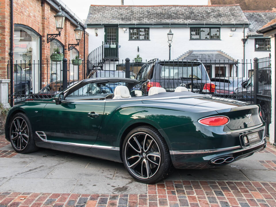 Immagine 5/24 di Bentley Continental GTC V8 (2021)
