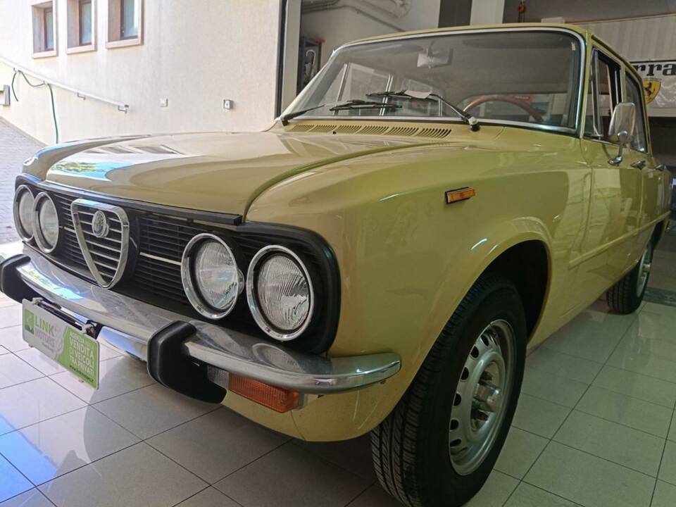 Imagen 31/50 de Alfa Romeo Giulia Nuova Super 1300 (1975)