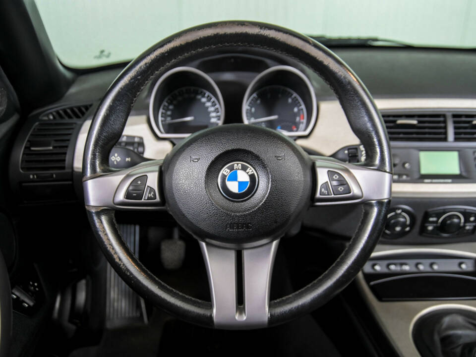 Immagine 8/50 di BMW Z4 2.2i (2005)