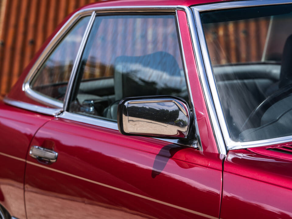 Immagine 14/36 di Mercedes-Benz 300 SL (1989)