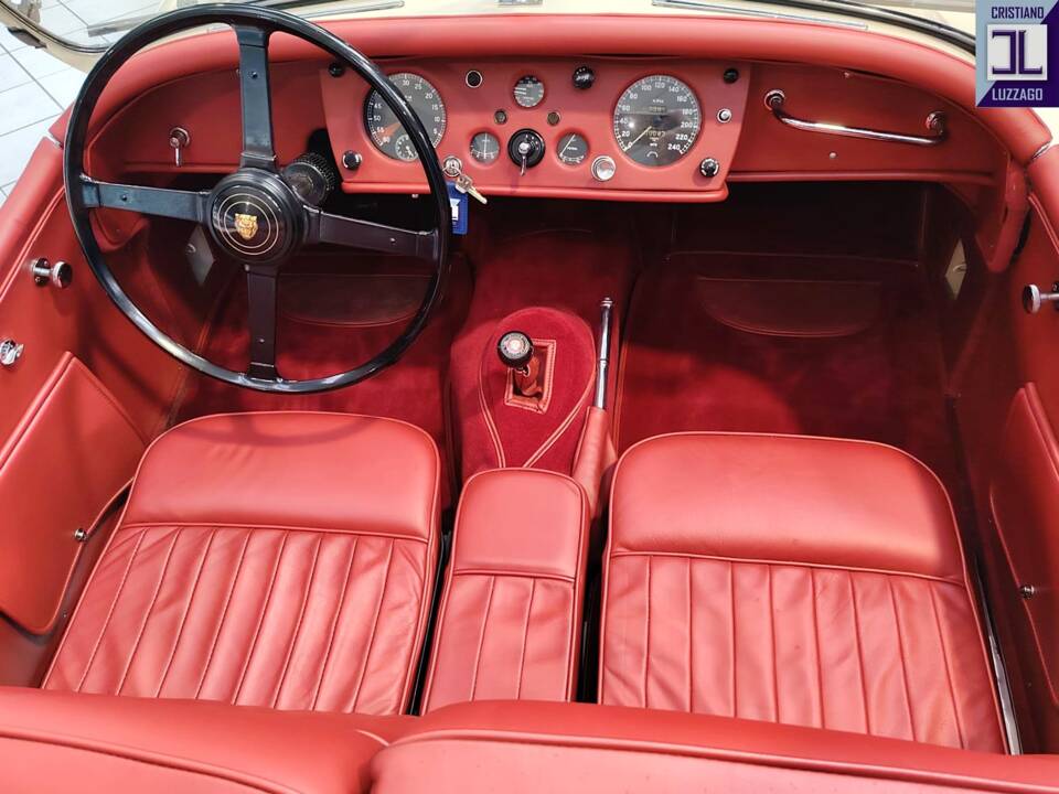 Image 44/74 of Jaguar XK 140 OTS (1956)