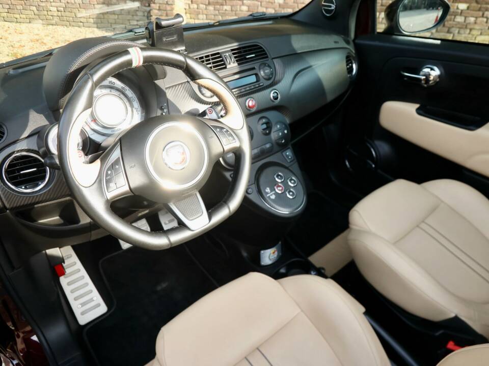 Immagine 27/50 di Abarth 695 &quot;Edizione Maserati&quot; (2013)