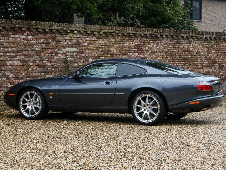Immagine 50/50 di Jaguar XK8 4.0 (2002)