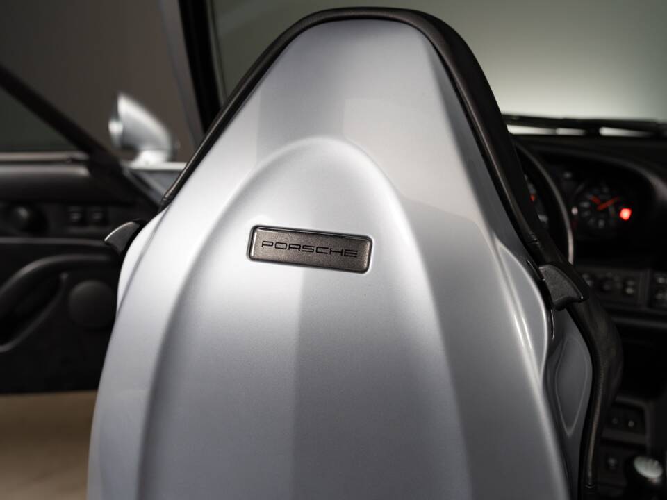 Image 22/32 de Porsche 911 Carrera 4S (1998)