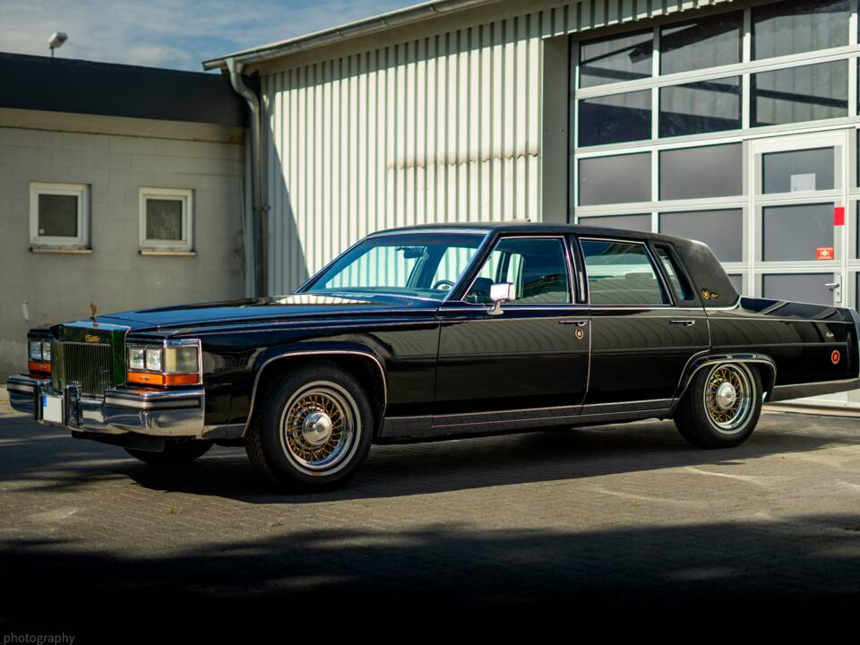 Bild 36/38 von Cadillac Brougham Elegance (1988)