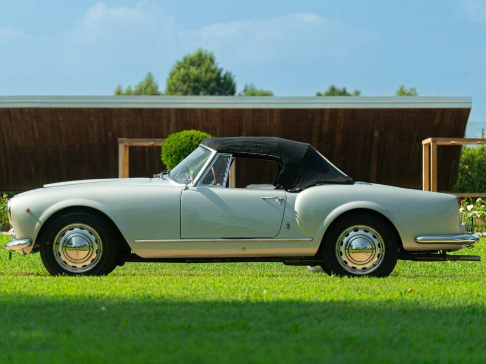 Image 10/50 of Lancia Aurelia B24 Convertible (1958)