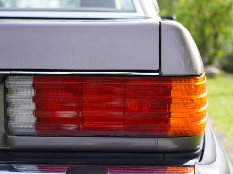 Bild 17/19 von Mercedes-Benz 560 SL (1989)