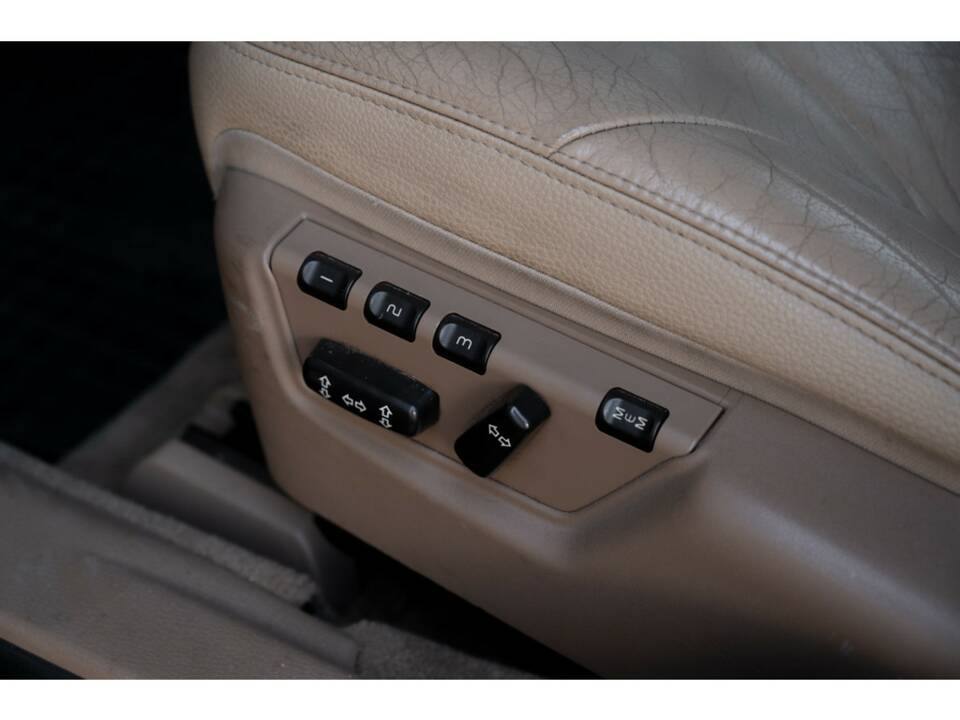 Image 29/43 of Volvo V 70 2.4 (2007)