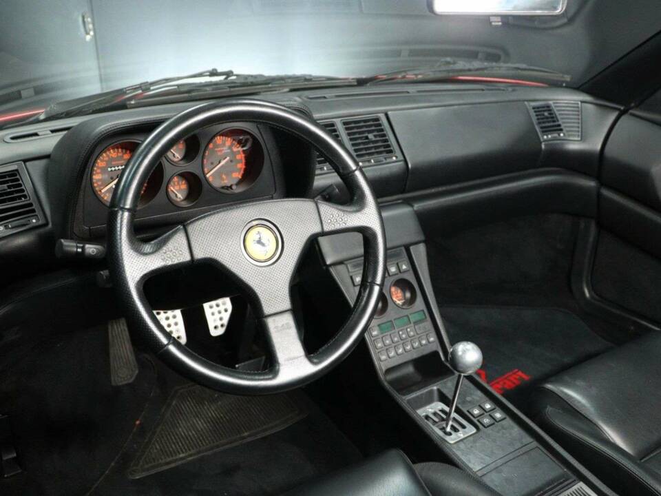 Image 13/30 de Ferrari 348 GTB (1993)