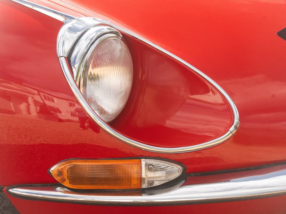 Image 33/50 de Jaguar E-Type (1967)