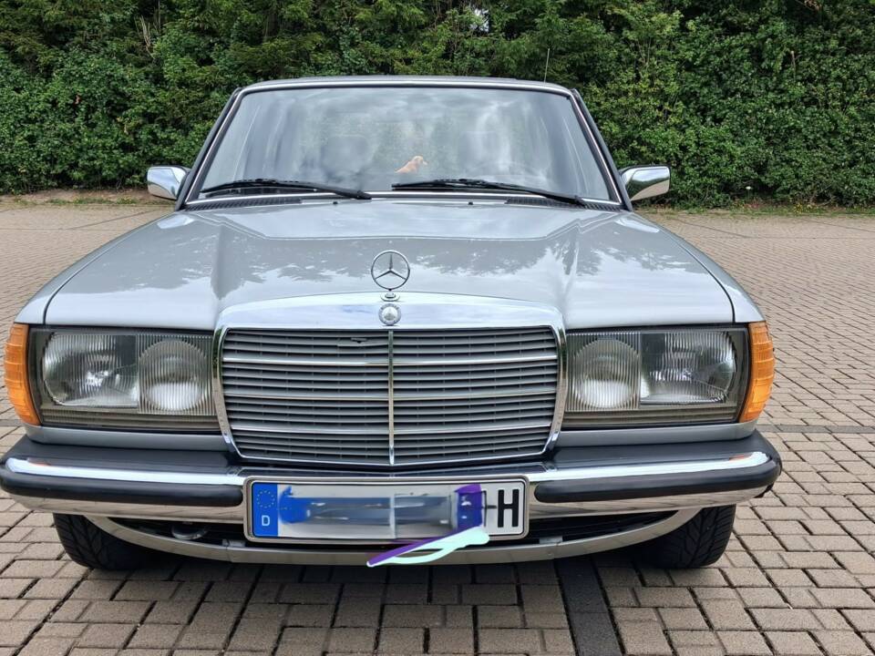 Afbeelding 1/25 van Mercedes-Benz 230 E (1984)