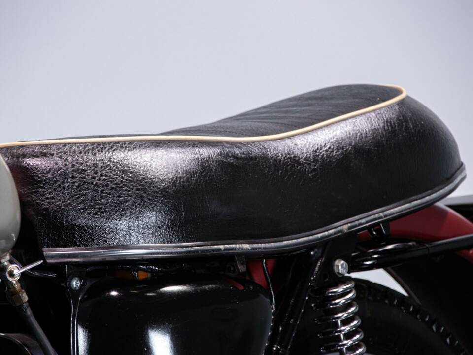 Image 30/50 of Triumph DUMMY (1969)