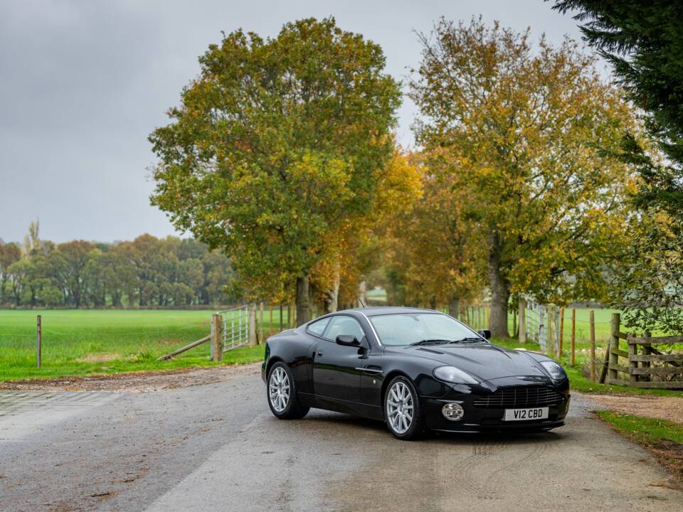 Afbeelding 19/50 van Aston Martin V12 Vanquish S (2007)