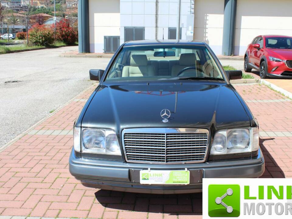 Image 2/10 of Mercedes-Benz 320 CE (1993)