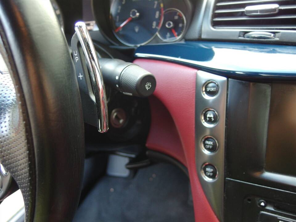 Image 47/99 of Maserati GranTurismo 4.2 (2008)