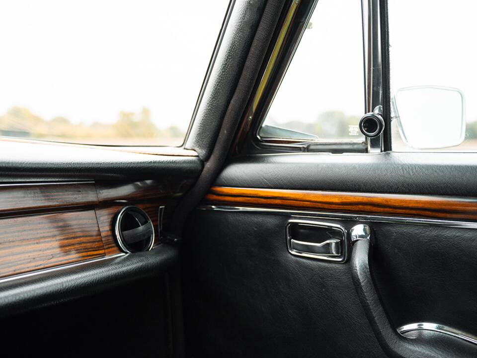 Image 45/50 of Mercedes-Benz 300 SEL 6.3 (1970)
