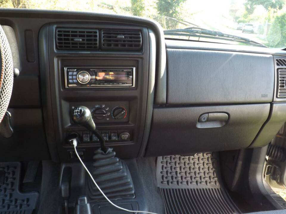 Image 21/50 of Jeep Cherokee 2.5 TD (2000)