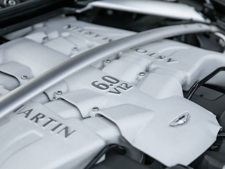 Image 34/50 of Aston Martin DBS (2011)