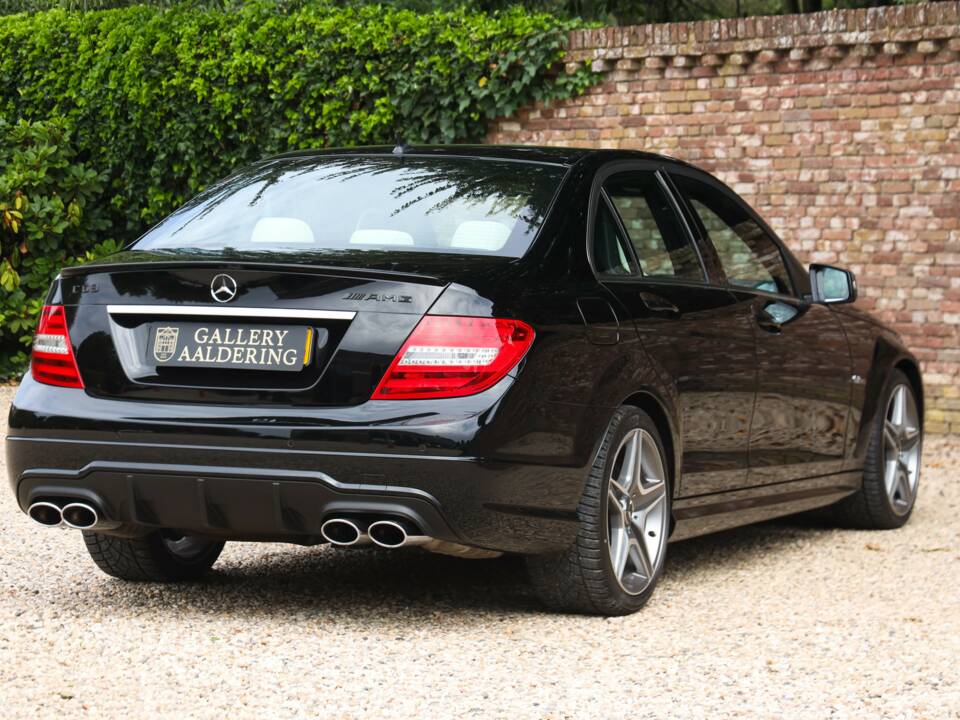 Image 42/50 of Mercedes-Benz C 63 AMG (2012)
