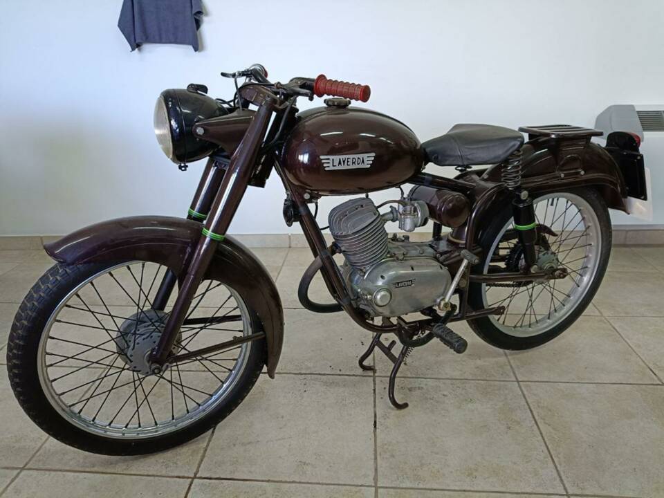 Image 24/32 de Laverda 75 Sport (1954)