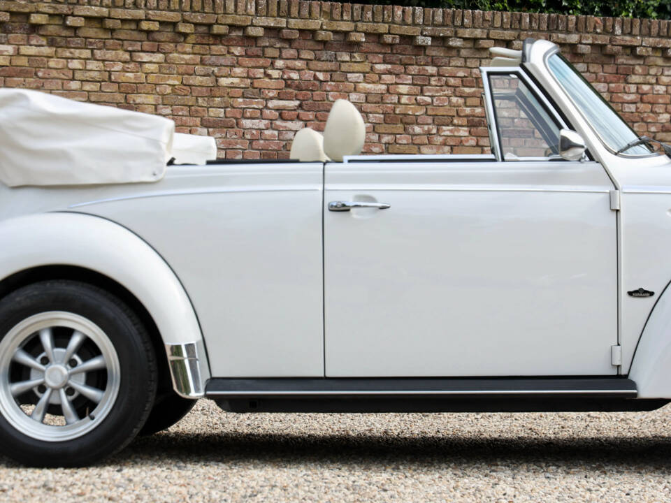 Immagine 46/50 di Volkswagen Kever 1303 &quot;Triple White&quot; (1977)