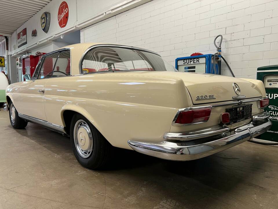 Image 12/15 of Mercedes-Benz 220 SE b (1965)