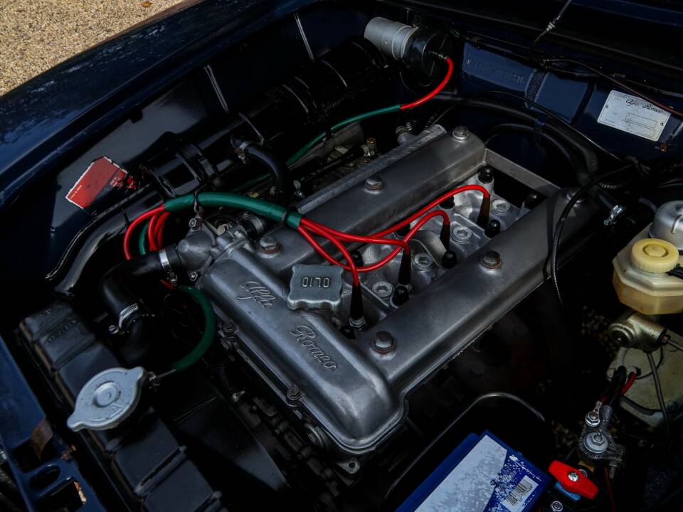 Image 22/50 of Alfa Romeo Giulia Nuova Super 1300 (1975)