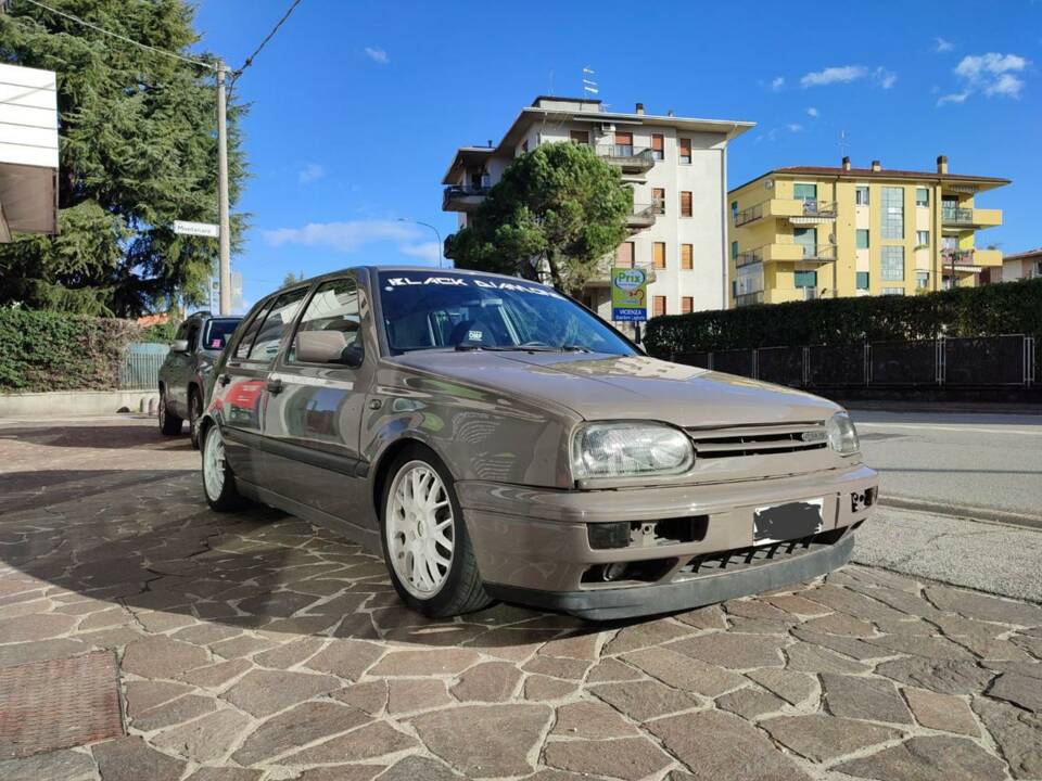 Immagine 3/10 di Volkswagen Golf III GTI 2.0 (1994)