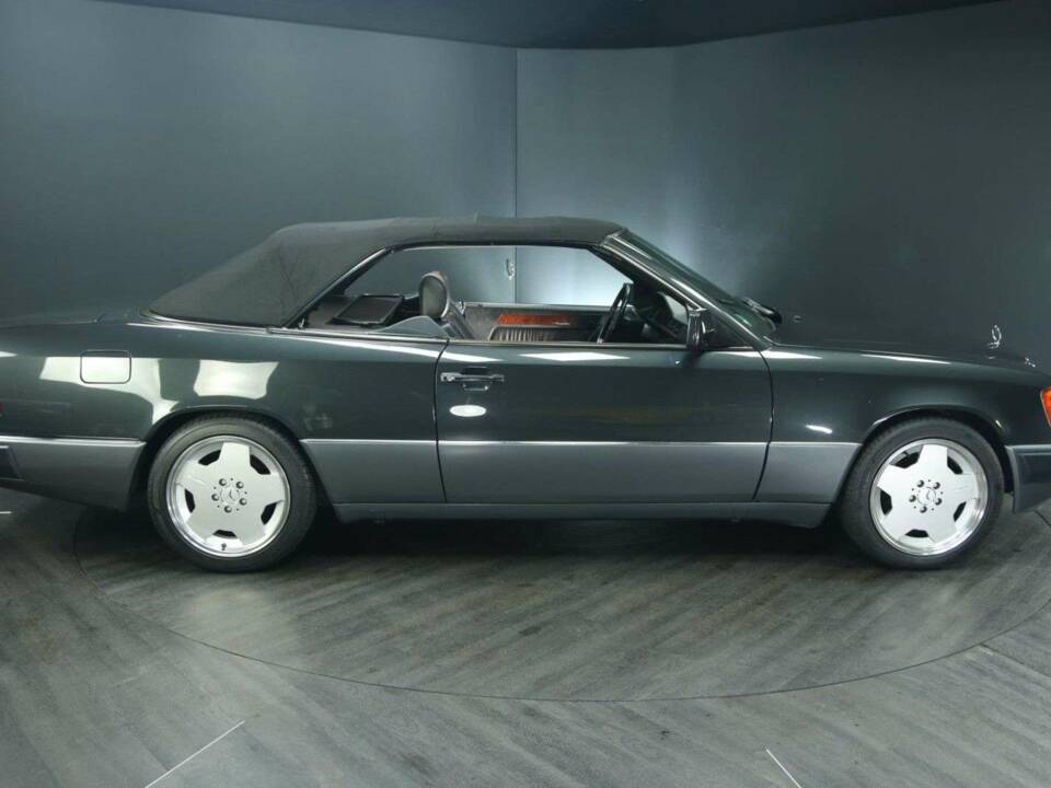 Bild 7/50 von Mercedes-Benz 300 CE-24 3.4 AMG (1993)