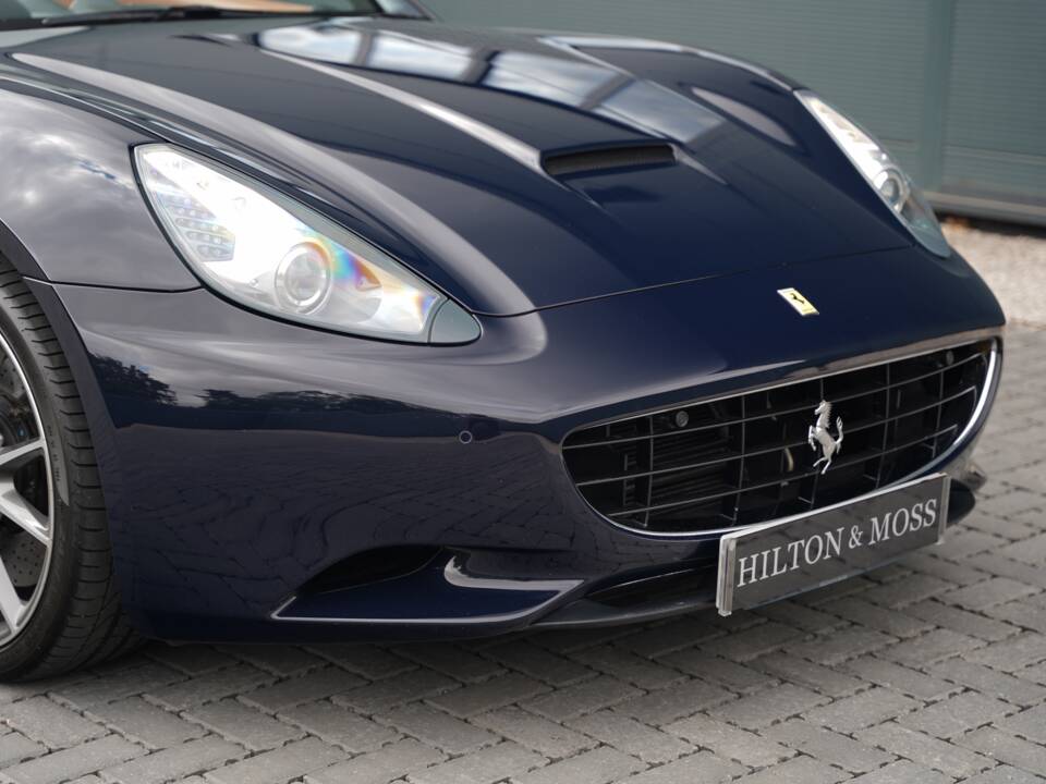Image 29/50 de Ferrari California (2012)
