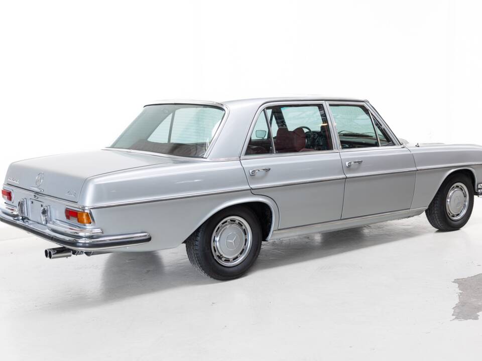 Image 23/27 of Mercedes-Benz 280 SEL 4,5 (1972)