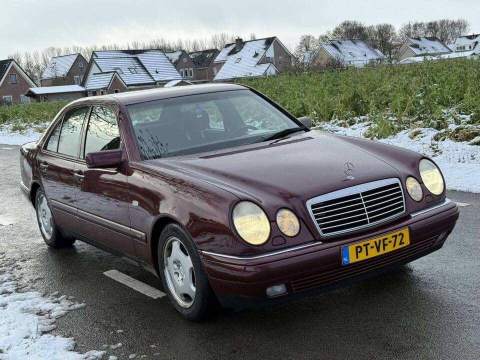 Bild 2/14 von Mercedes-Benz E 200 (1996)