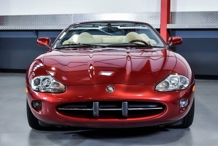 Image 3/7 of Jaguar XK8 4.0 (1997)