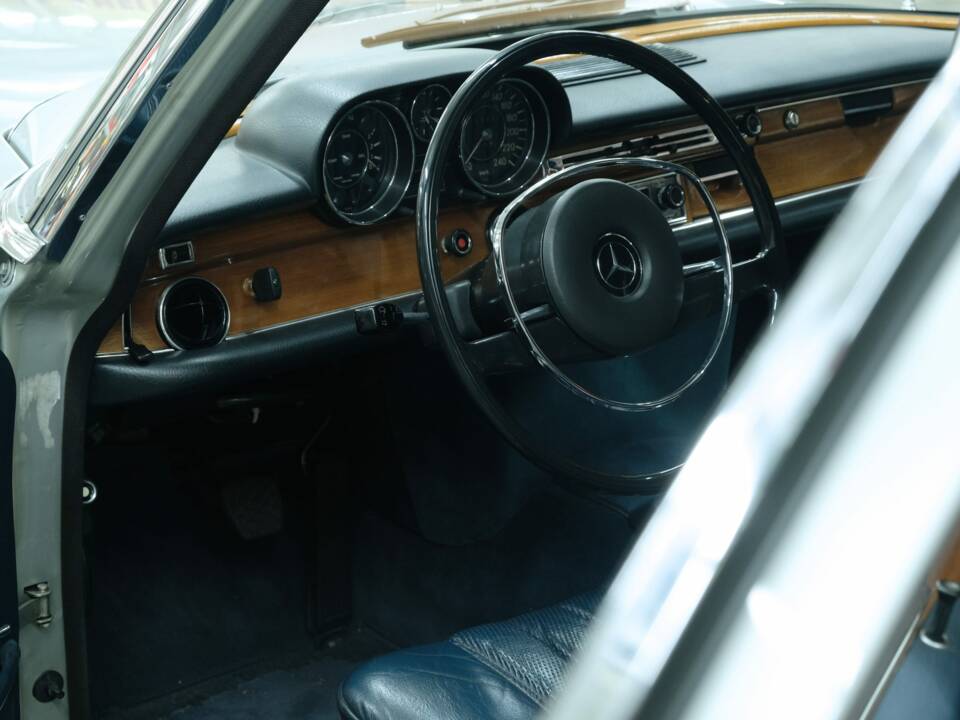 Image 21/50 of Mercedes-Benz 300 SEL 3.5 (1972)
