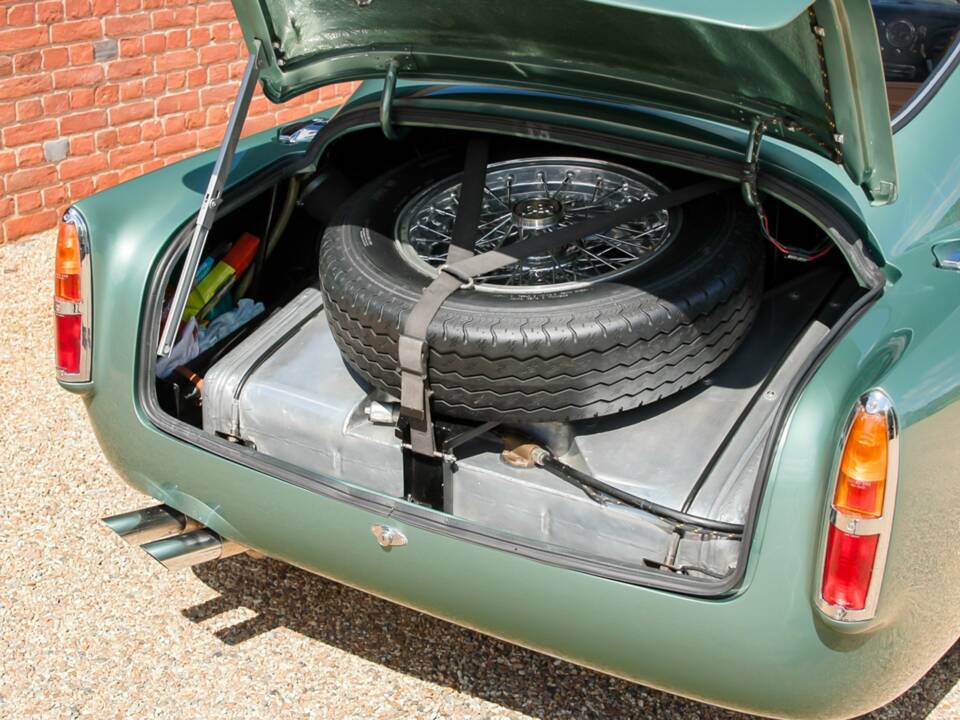 Image 8/50 of Aston Martin DB 4 GT (1961)