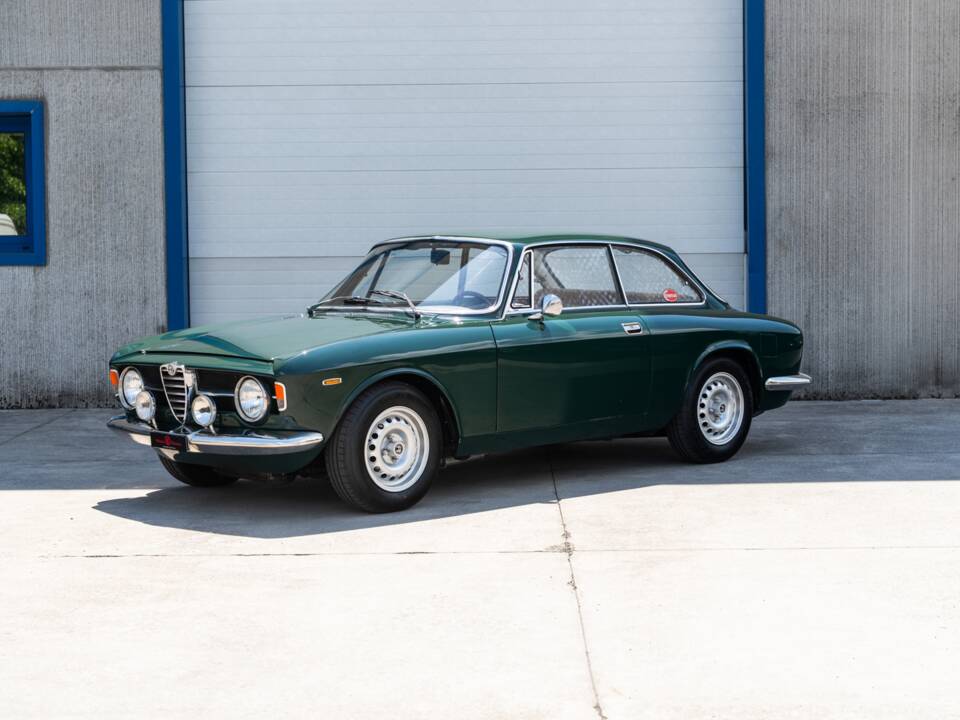 Image 1/83 of Alfa Romeo Giulia GT 1300 Junior (1968)